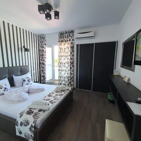 Anacris *** Hotel
