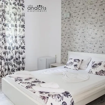 Anacris ***